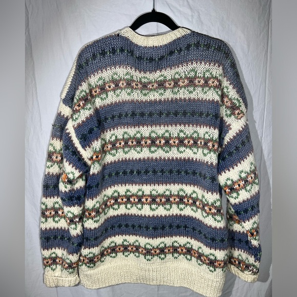 Gorgeous handcrafted wool sweater - Picture 2 of 4